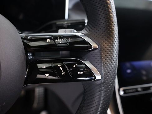 Used 2024 Mercedes-Benz GLC 300 4MATIC image 13