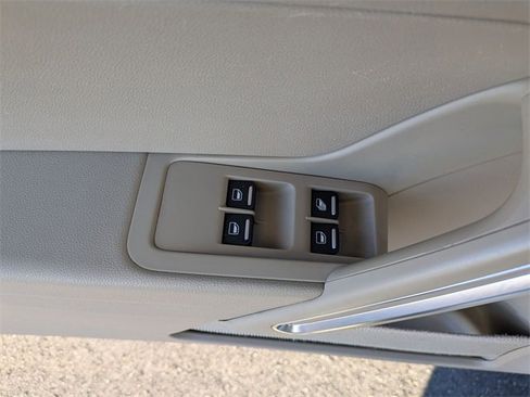 Used 2013 Volkswagen Beetle 2.5 image 12