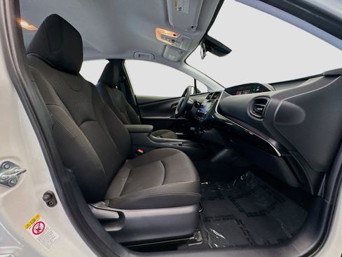 Used 2020 Toyota Prius LE FWD image 18