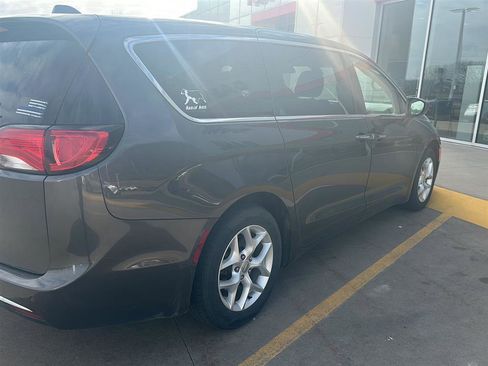 Used 2018 Chrysler Pacifica Touring Plus w/ Tire & Wheel Group image 18