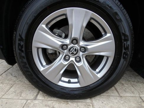 Used 2022 Toyota RAV4 XLE w/ Convenience Package image 14