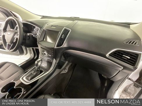 Used 2018 Ford Edge Titanium image 29