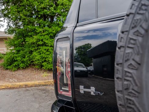 Used 2025 GMC Hummer EV 3X w/ LPO, Cargo Utility Package AWD/4WD image 27