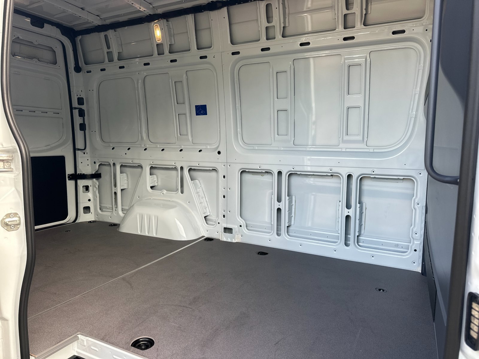 Used 2025 Mercedes-Benz Sprinter 2500 image 12