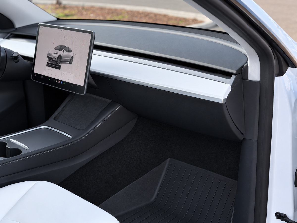 Used 2025 Tesla Model Y Long Range AWD/4WD image 16