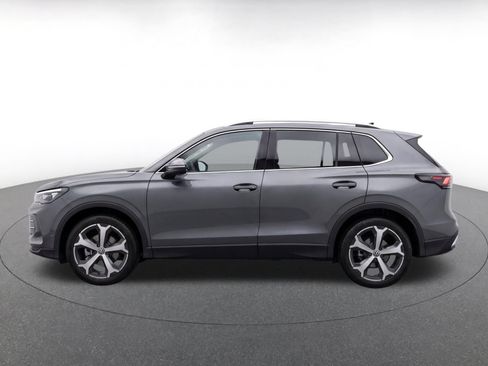 Used 2026 Volkswagen Tiguan SE AWD/4WD image 4