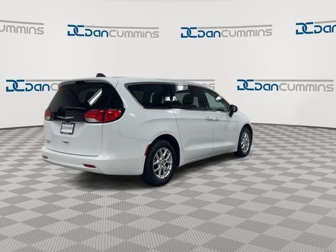 Used 2023 Chrysler Voyager LX FWD image 8