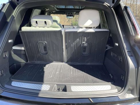 New 2026 Cadillac Vistiq Sport w/ LPO, Floor Liner Package image 9
