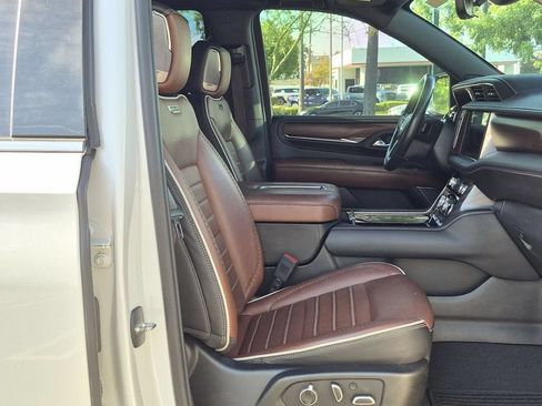 Used 2024 GMC Yukon Denali Ultimate AWD/4WD image 32