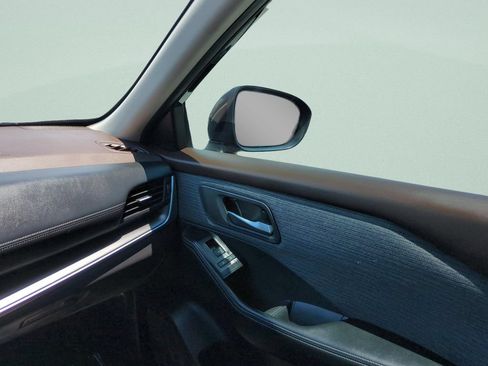 Certified 2023 Nissan Rogue SV FWD image 13