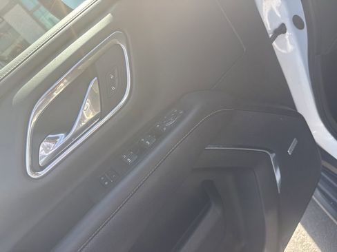 Used 2023 Chevrolet Suburban Premier image 10