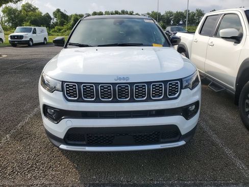 Used 2025 Jeep Compass Limited AWD/4WD image 4
