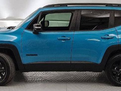 Used 2022 Jeep Renegade Altitude w/ Sun/Sound Group AWD/4WD image 5