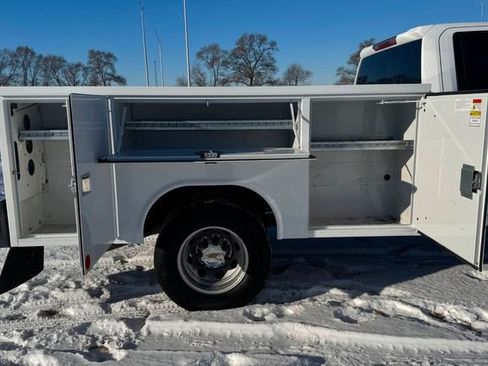 Used 2025 Chevrolet Silverado 3500 W/T image 10