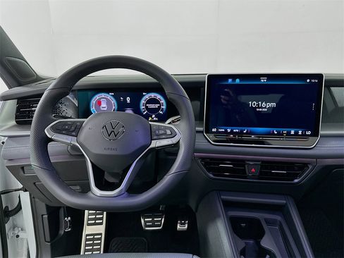 New 2025 Volkswagen Tiguan SE R-Line image 19