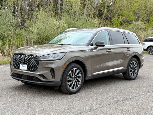 Used 2025 Lincoln Aviator AWD w/ Equipment Group 101A image 3