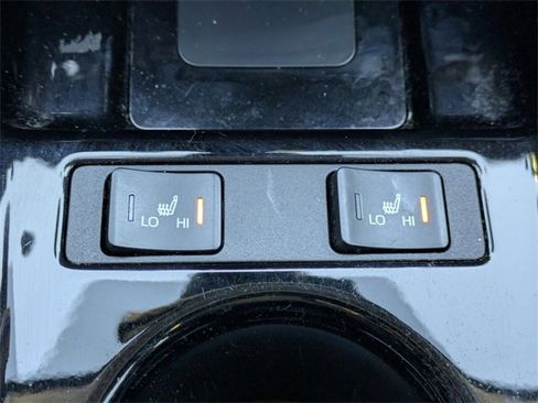 Used 2019 Toyota Prius XLE image 21