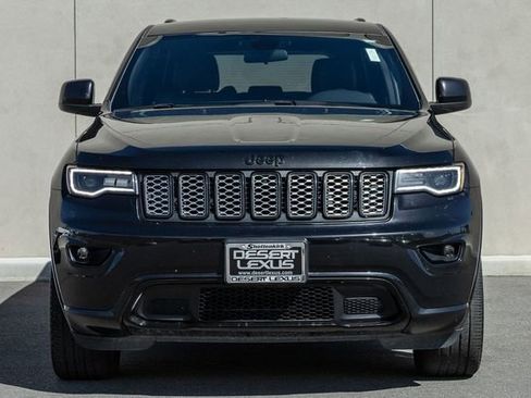 Used 2021 Jeep Grand Cherokee Laredo X image 2