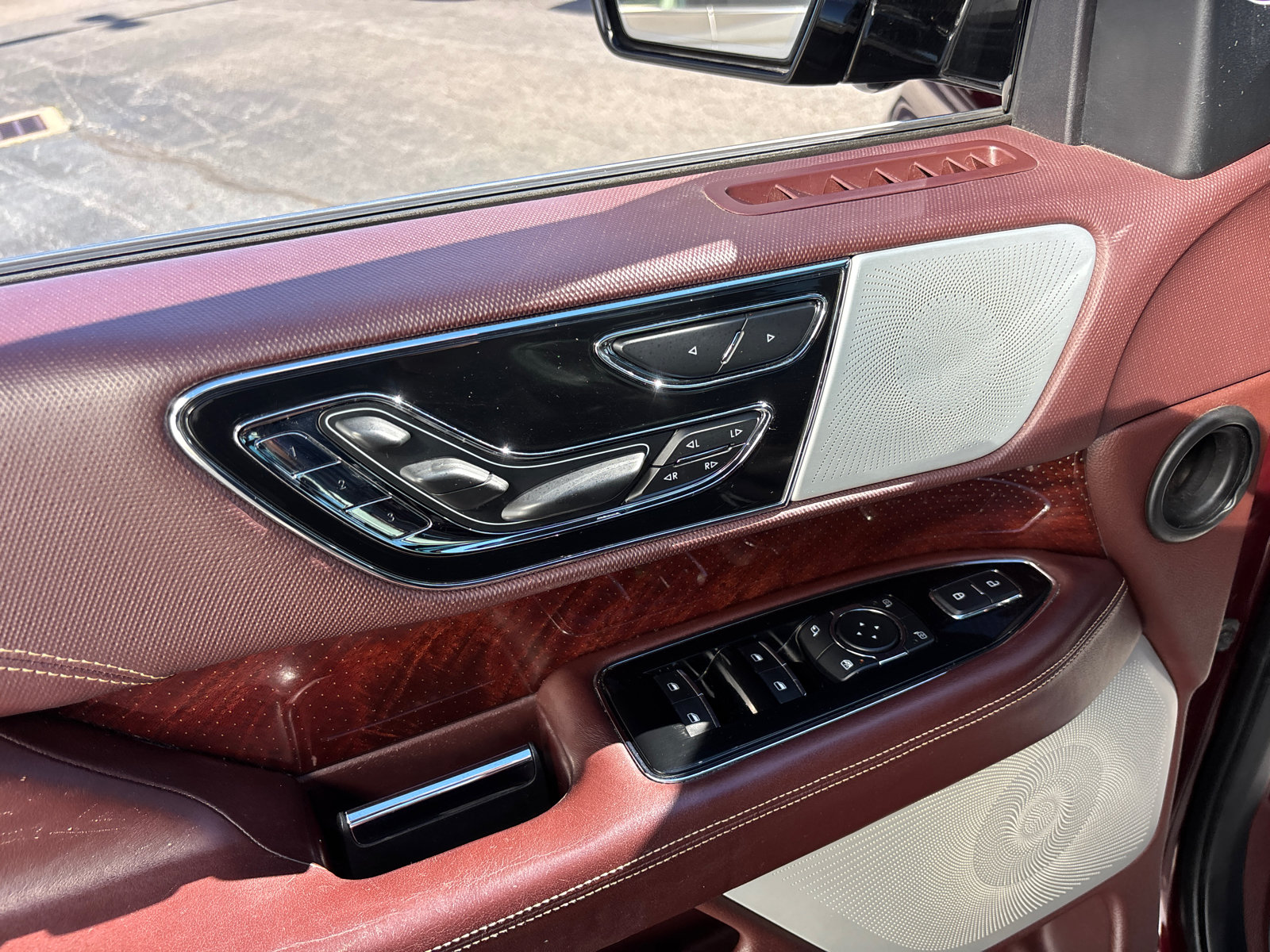 Used 2018 Lincoln Navigator L Black Label w/ Cargo Package AWD/4WD image 12