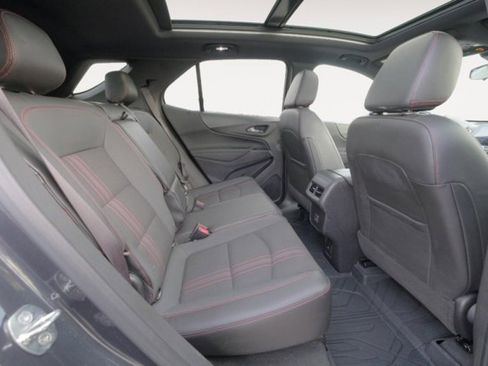 Used 2022 Chevrolet Equinox RS w/ Infotainment Package image 14