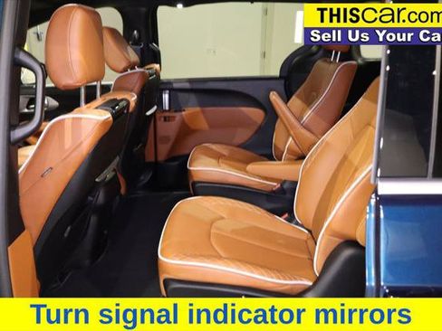 Used 2025 Chrysler Pacifica Pinnacle FWD image 29