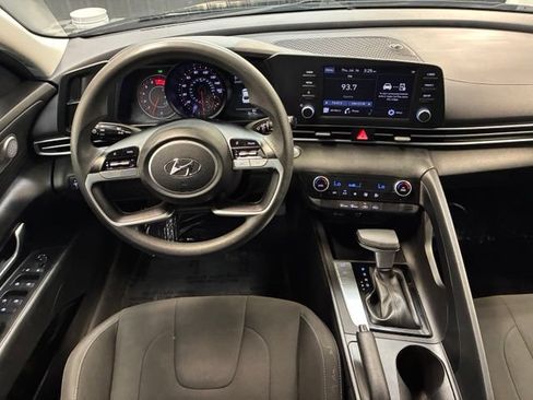 Used 2022 Hyundai Elantra SEL FWD image 7
