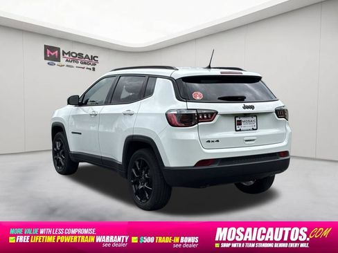 Used 2025 Jeep Compass Latitude w/ Convenience Group AWD/4WD image 5