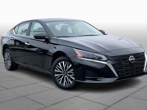 Used 2025 Nissan Altima 2.5 SV image 3