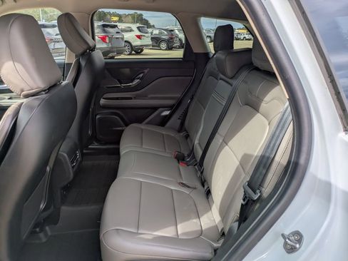 Used 2025 Lincoln Corsair Reserve image 9