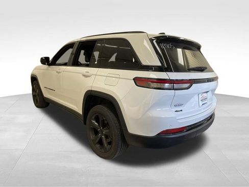 Used 2023 Jeep Grand Cherokee Altitude AWD/4WD image 5