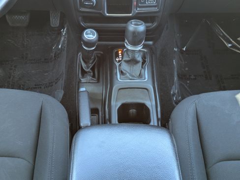 Used 2021 Jeep Wrangler Unlimited Sport AWD/4WD image 6