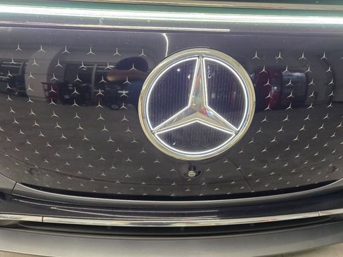 Used 2023 Mercedes-Benz EQS 580 4MATIC SUV w/ Exclusive Trim Package image 9