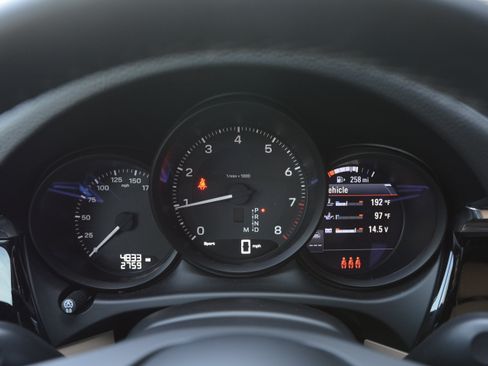 Certified 2026 Porsche Macan AWD/4WD image 18