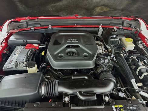 Used 2019 Jeep Wrangler Unlimited Sahara AWD/4WD image 33