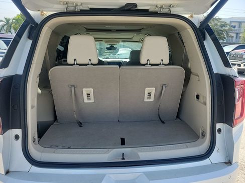Used 2023 GMC Acadia Denali w/ Denali Ultimate Package FWD image 13