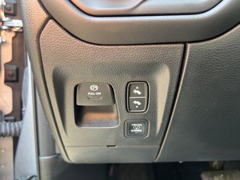 Used 2025 RAM 1500 Limited AWD/4WD image 9