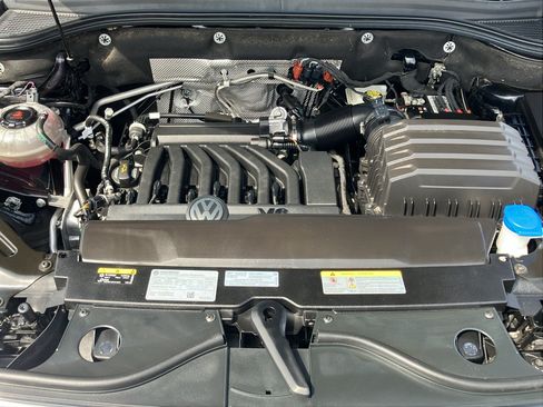 Used 2022 Volkswagen Atlas Cross Sport SE FWD image 36