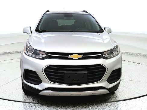 Used 2019 Chevrolet Trax LT w/ LT Convenience Package AWD/4WD image 2