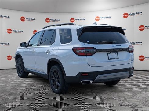 New 2025 Honda Pilot Touring image 7