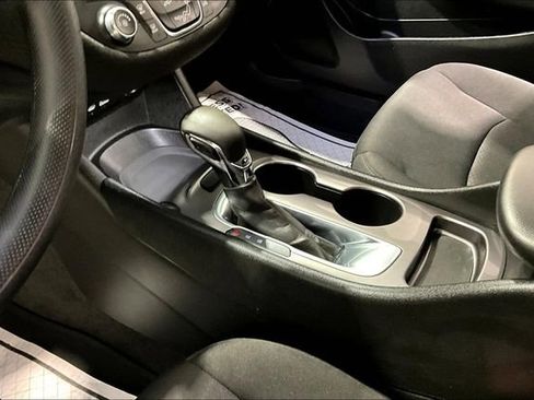 Used 2021 Chevrolet Malibu LS FWD image 18