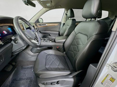 Used 2024 Volkswagen Atlas SE FWD image 19