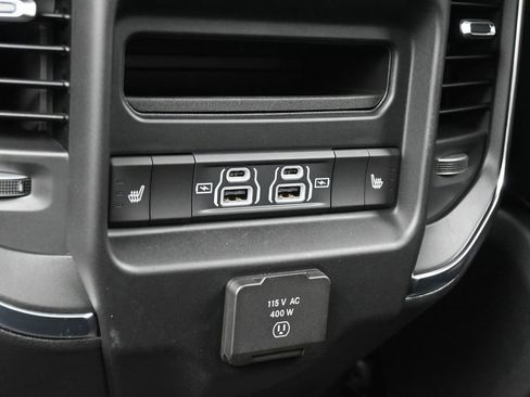 Used 2025 RAM 1500 Laramie AWD/4WD image 32