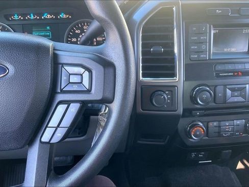Used 2015 Ford F150 XLT image 19