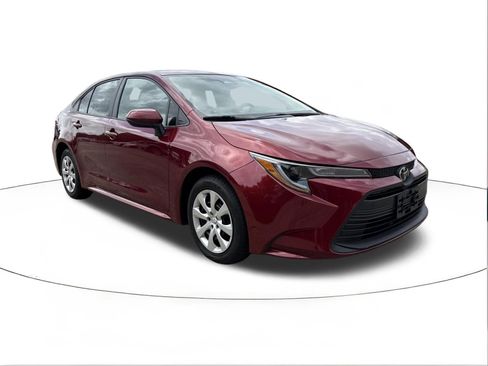 Used 2024 Toyota Corolla LE FWD image 1
