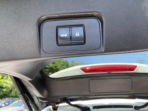Used 2024 Nissan Rogue SV FWD image 24