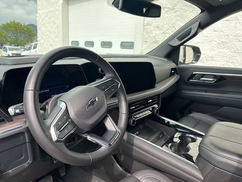 Used 2025 Chevrolet Suburban Z71 AWD/4WD image 13