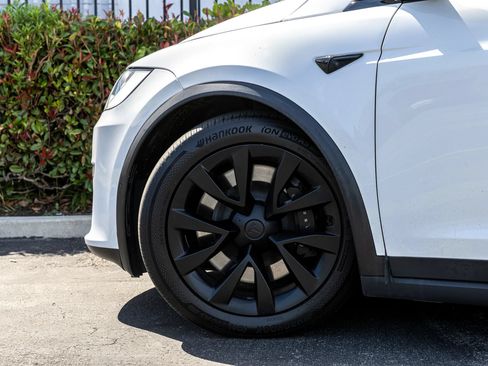 Used 2022 Tesla Model X AWD/4WD image 14