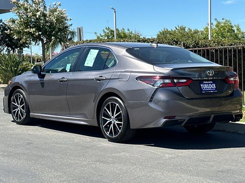Used 2023 Toyota Camry SE image 6