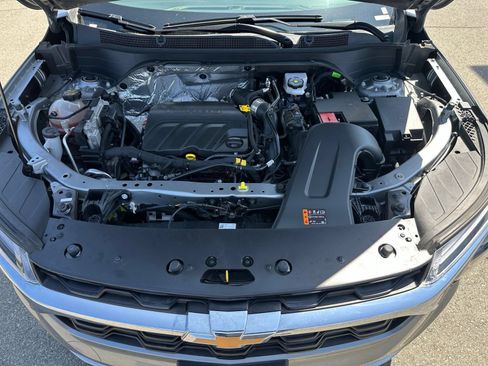 Used 2025 Chevrolet Trax LT FWD image 30