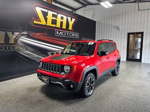 Used 2023 Jeep Renegade Latitude AWD/4WD image 1